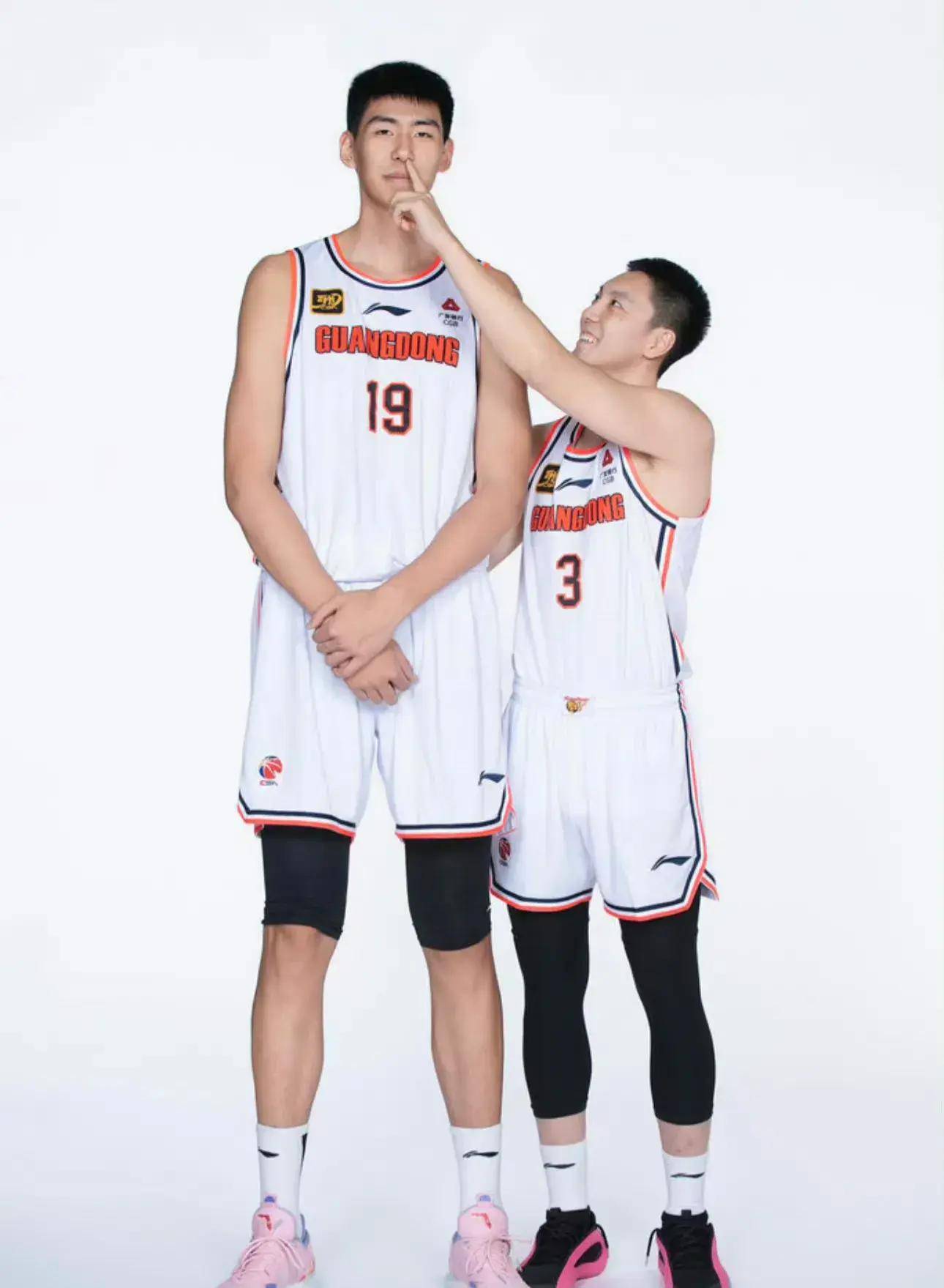 广东宏远队力争夺冠，壮志凌云再战球场(广东宏远篮球俱乐部比赛直播)