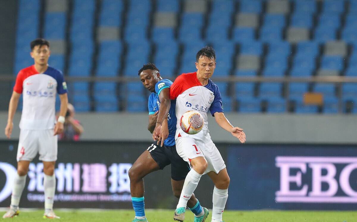 高天意因停赛已提前离开国足，返回申花备战京沪