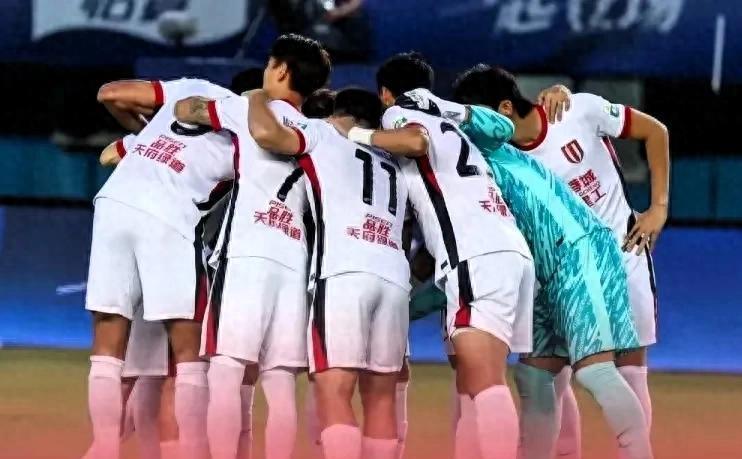 中超-法比奥帽子戏法国安4-0梅州15轮不败夺半程冠军