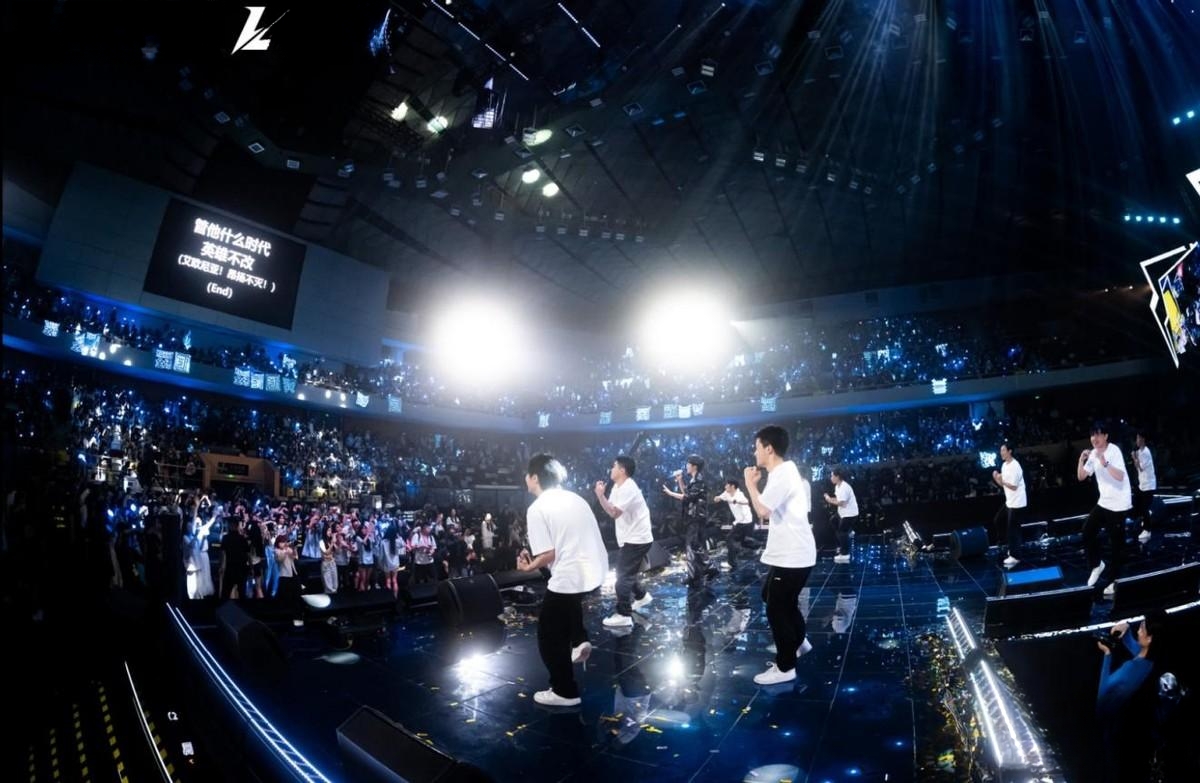 包含LOL手游超级联赛总决赛，明星空降共庆3周年盛典的词条