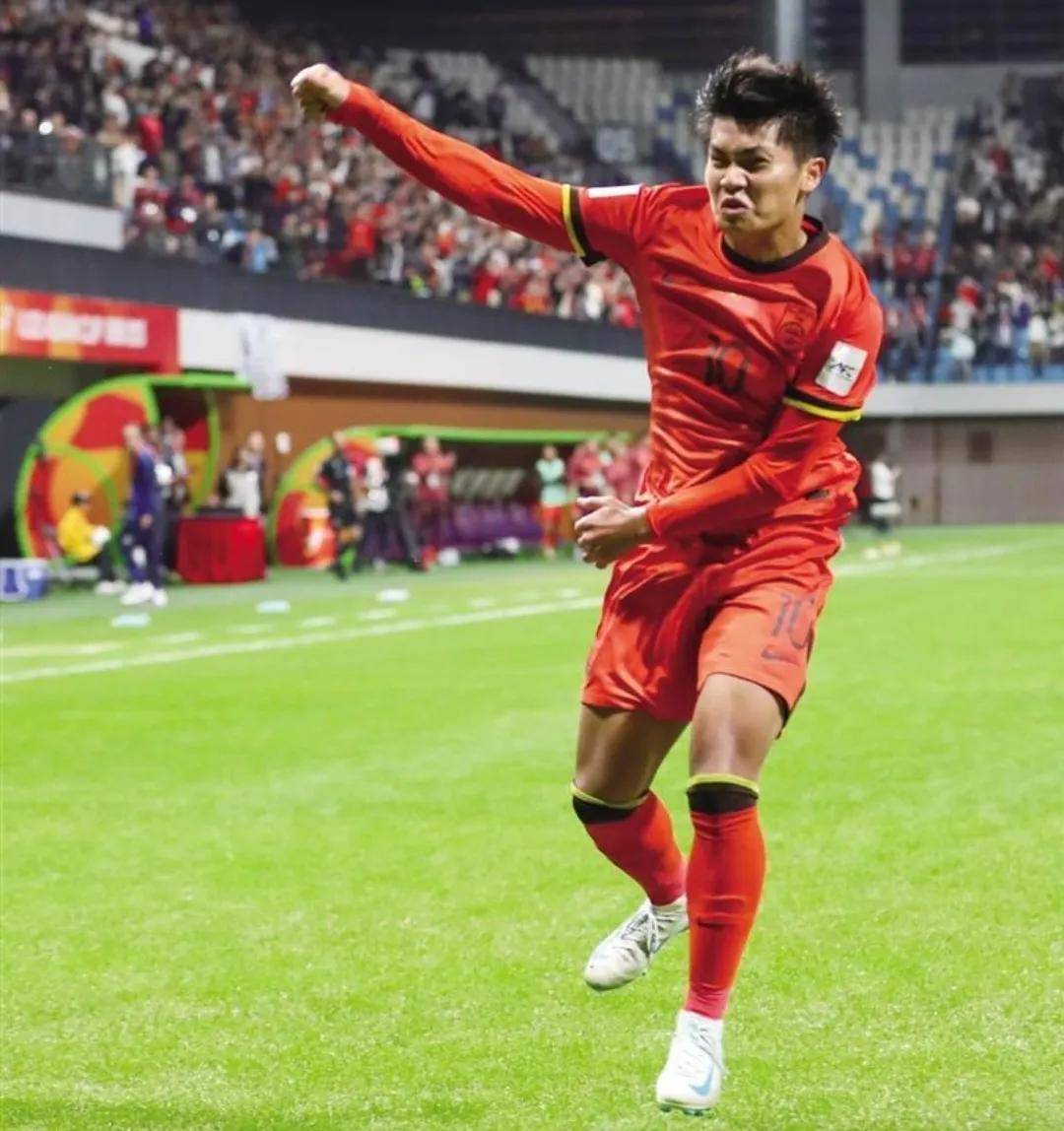 平博娱乐-国足东亚杯遗珠上海海港2-1逆转深圳李新翔19岁连续3轮中超破门
