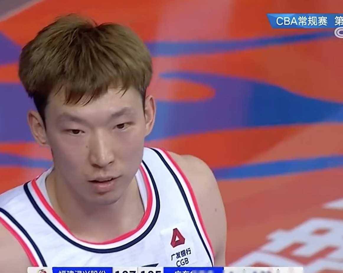 平博娱乐-篮球比赛中出现裁判失误，引起争议