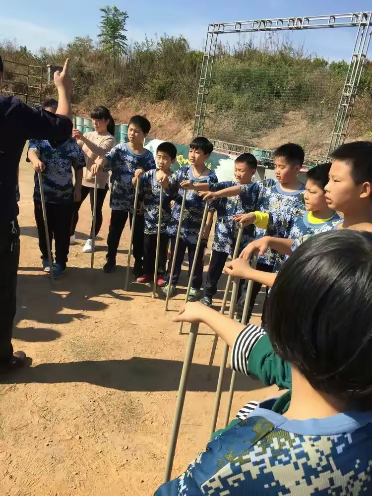 狼队集体奋斗，积极团结向前冲
